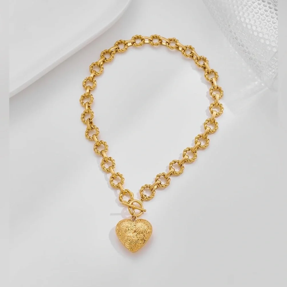 14K GOLD PLATED Chunky Heart Chain Link Choker Necklace - Picture 5 of 5
